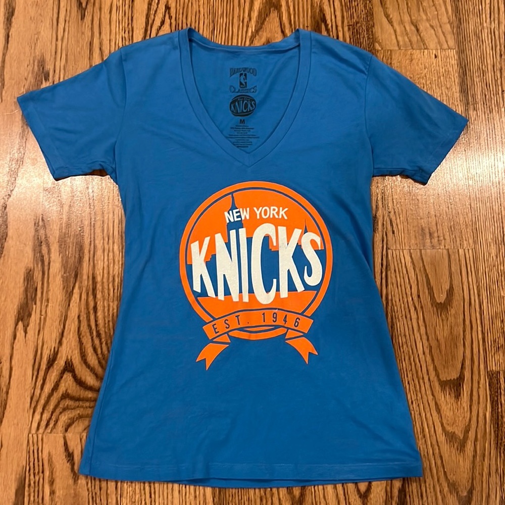 KNICKS Woman’s Teeshirt.  Size Medium